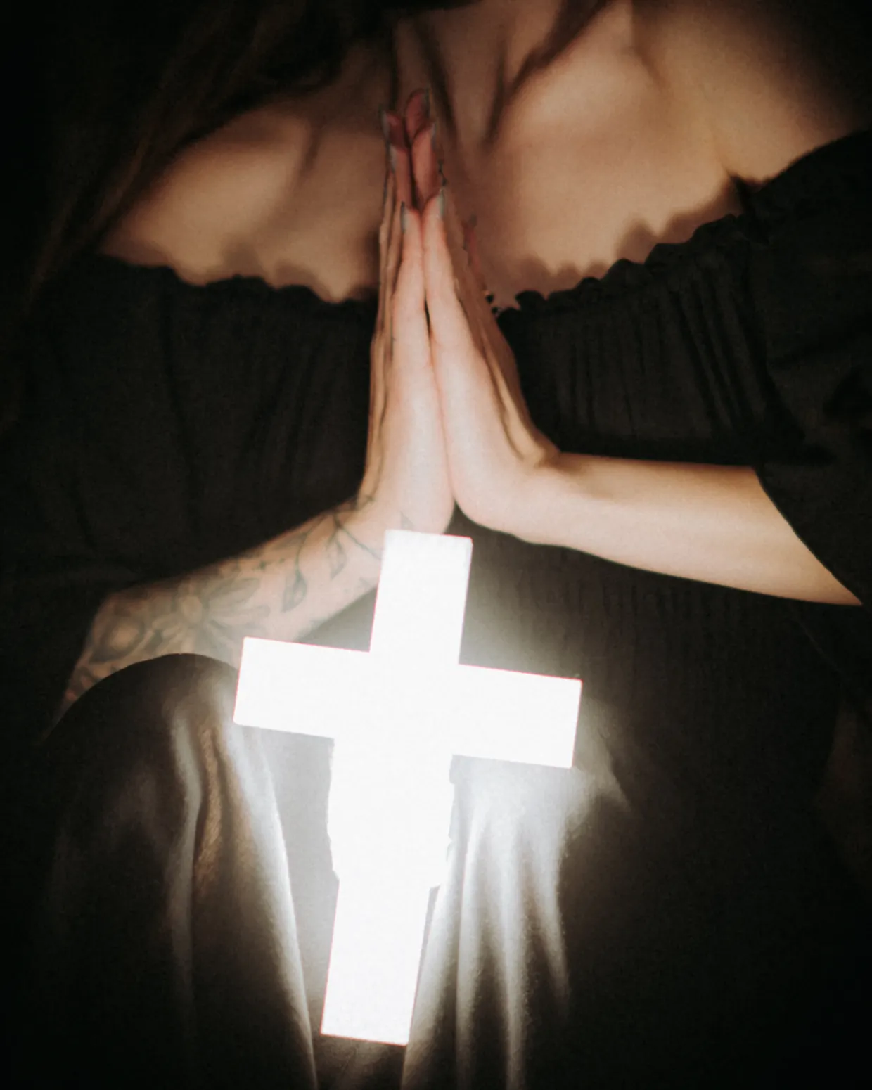 Caitlyn McEwen — dramatic editorial photograph